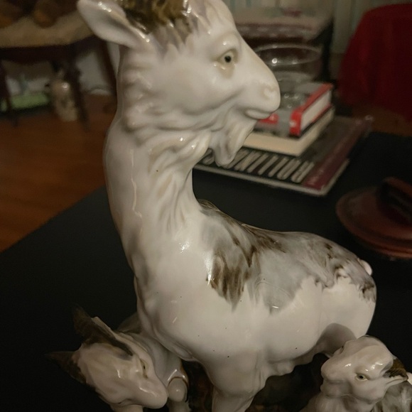 Vintage Porcelain Goat with kid - Picture 4 of 13